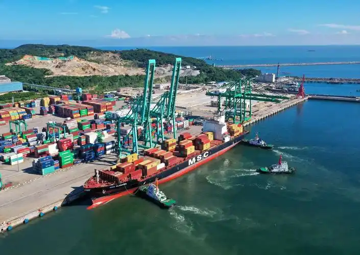 今天,汕头港广澳港区二期工程顺利通过竣工验收.