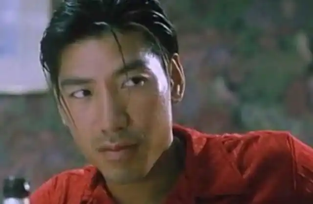 大家还记得古惑仔中的乌鸦吗今55岁发型大变亲切感十足