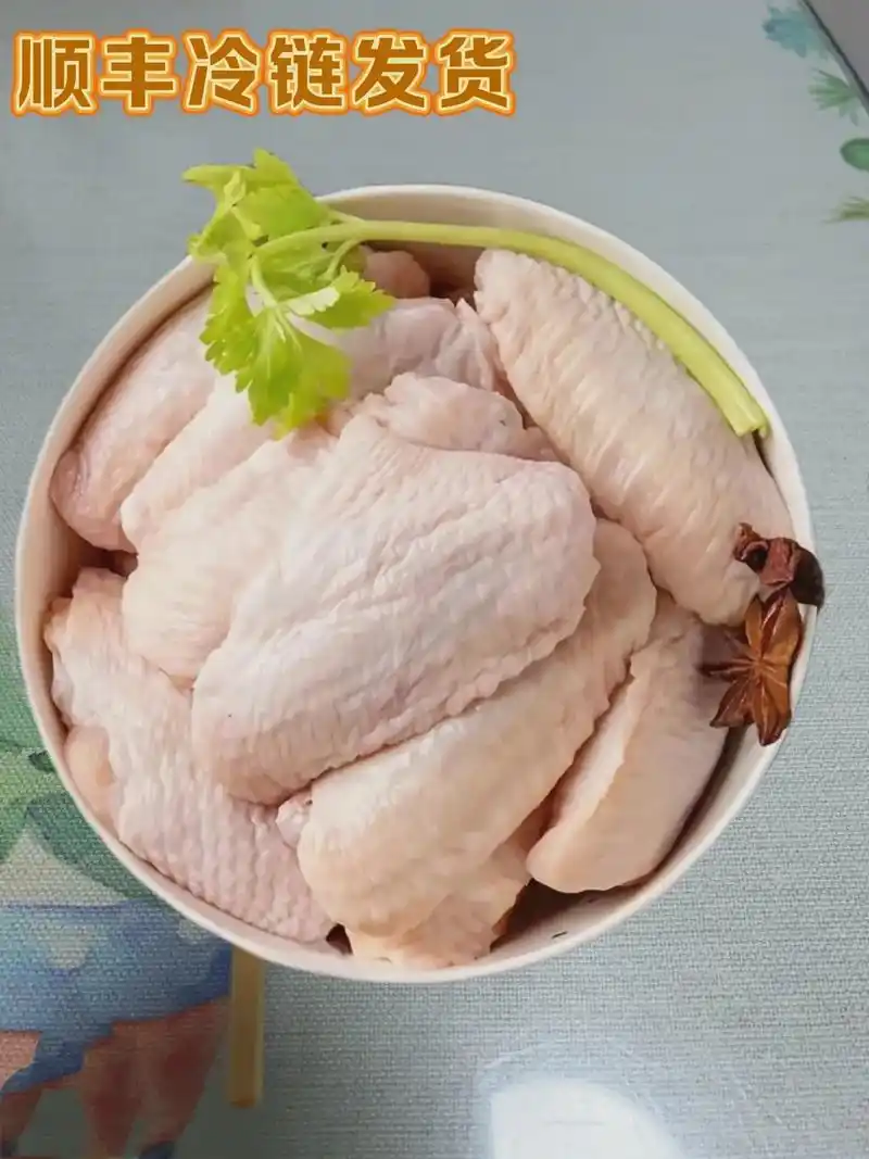 家人们,今天小齐给大家介绍这款鲜冻大号鸡翅中,鸡翅相信大家都不陌生