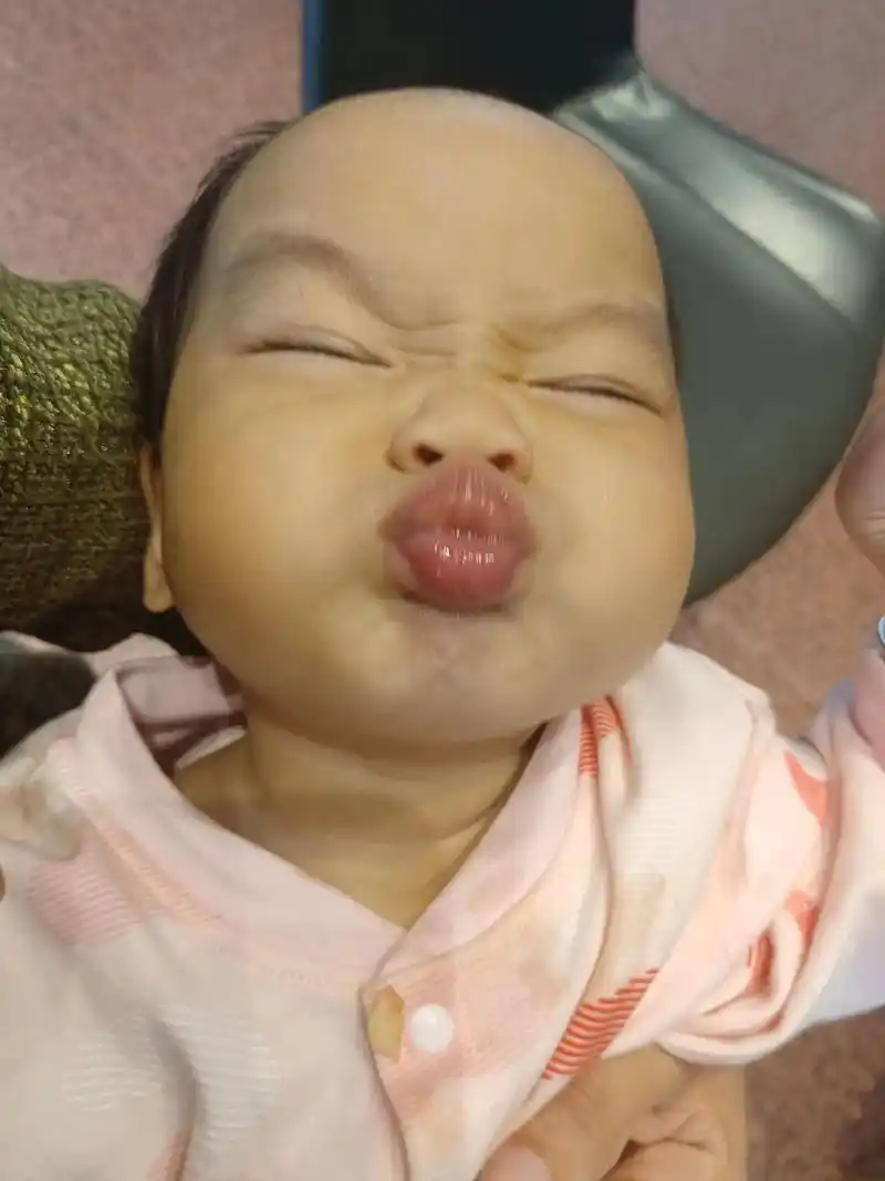 吃个苹果吃出这么多表情包#人类幼崽 #馋嘴宝宝 - 抖音