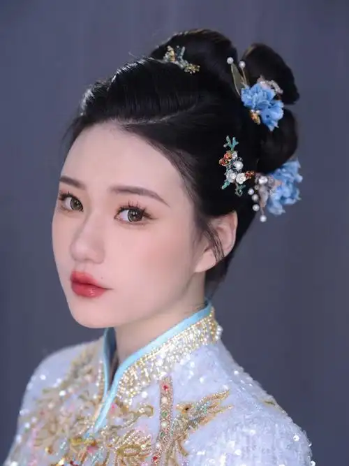 黑长直新娘古装造型