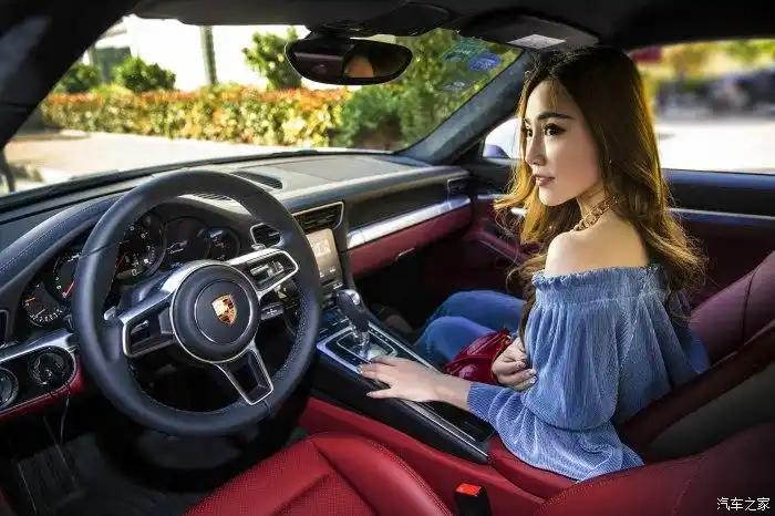 香车美女保时捷911泰州宝恒汇汽车玩乐部