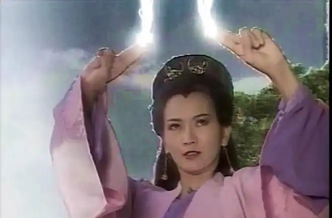 里面,施法的样子,显得很经典,不过却是为了一个男人,水漫金山寺,最终