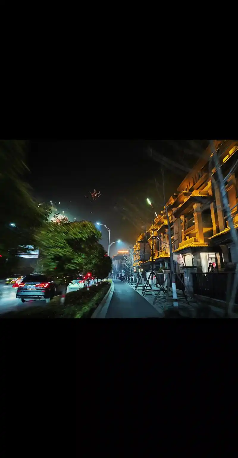 鲁山,一座静谧的小县城.#城市夜景 #街道