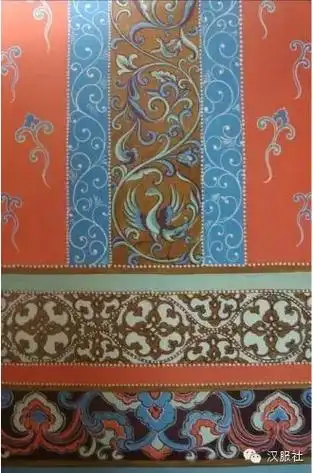 (五)穿枝花取花叶的自然形做成对称形小簇花,作散点排立.流行于盛唐.