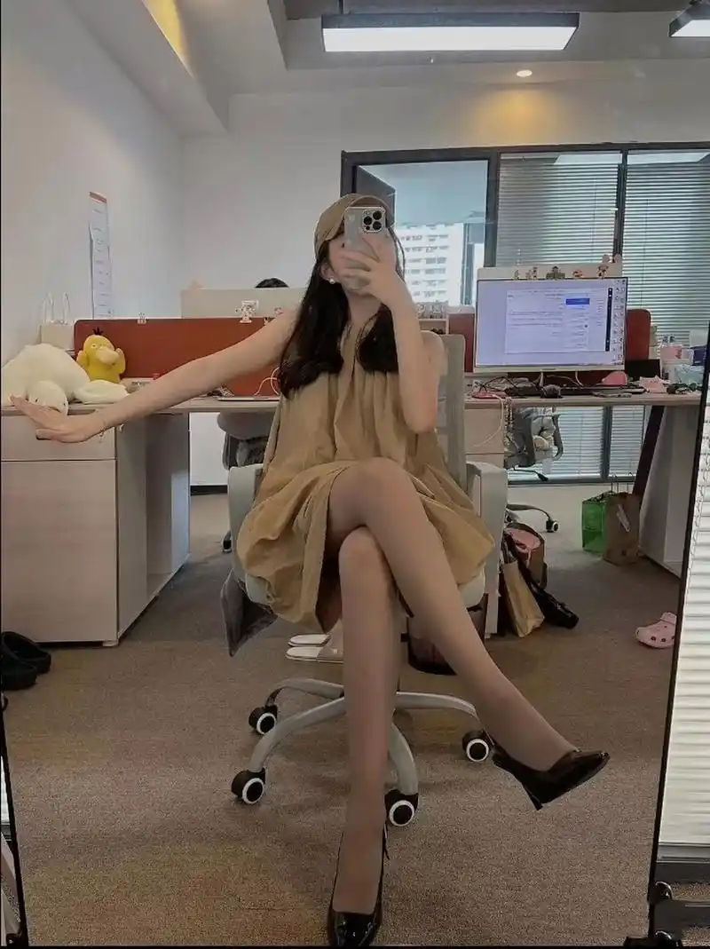 办公室新来的女同事,听说很能干