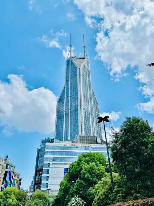 相亲角一游—上海世茂皇家艾美酒店