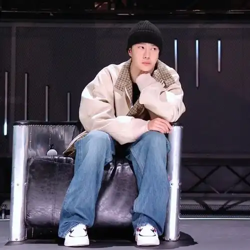 在《这就是街舞》第六季中,#王一博街舞6平价战靴#安踏骜杰滑板鞋成了