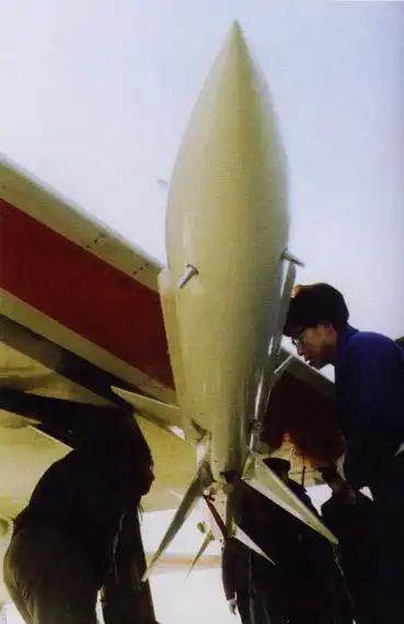 图文:国产霹雳11空空导弹正在进行挂机测试