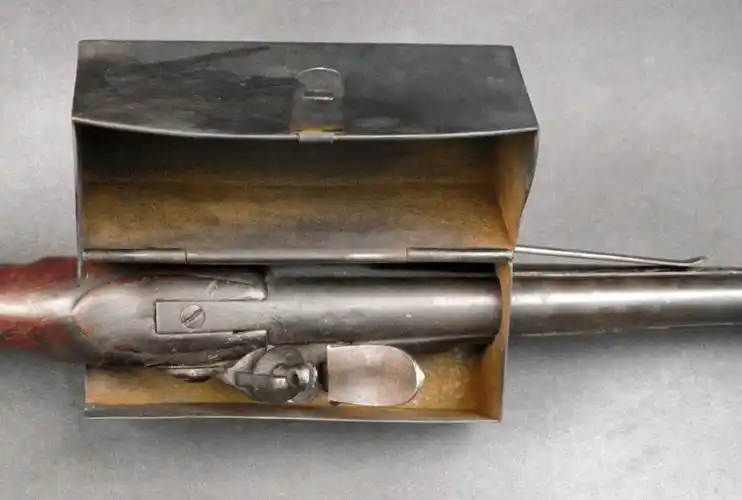 近代燧发枪打仗遇上下雨天怎么办?大头兵和贵族有不同的解决方案