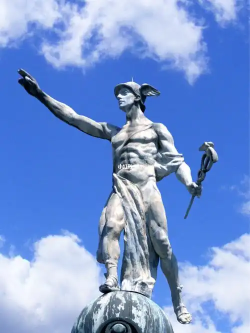 蛇的手杖,则是商业机构的最爱,因为双蛇杖属于商业之神赫尔墨斯hermes