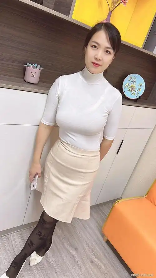 性感轻熟女时尚黑色丝袜让你心跳加速