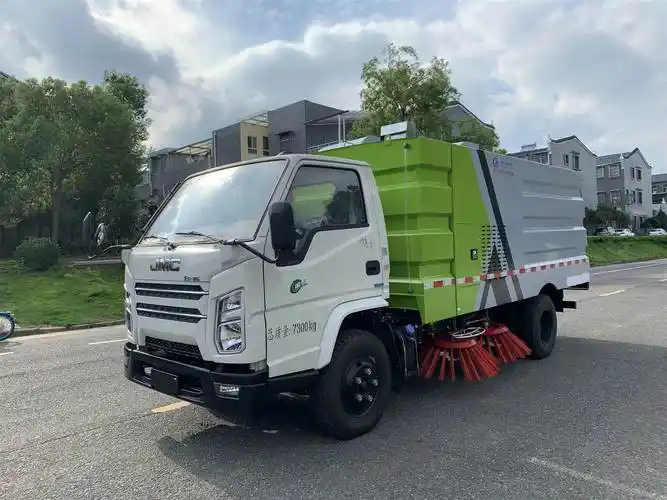5吨江铃扫路车国六小型洗扫车