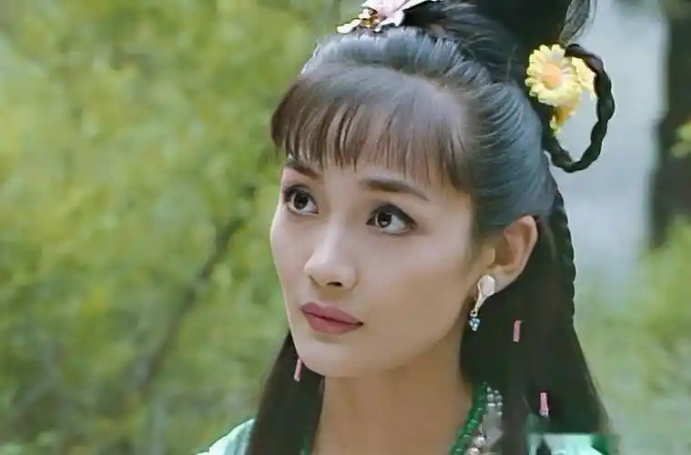 白眉大侠26年:女主已去世9年!严英云演杨幂罗晋热巴祝绪丹的妈