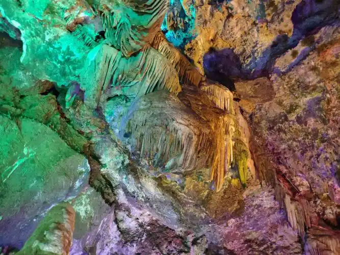 老君山鸡冠洞一日游