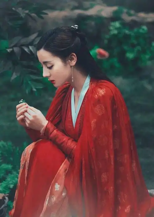 迪丽热巴白凤九