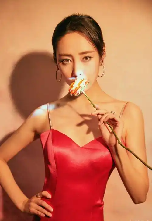 女明星黑桃纹身被喷媚黑,借由娱乐圈的热度,让大家更讨厌男子了_李纯