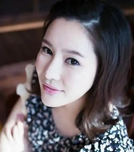 执意嫁给侯耀文11年后转身爱上师侄的袁茵如今现状怎样