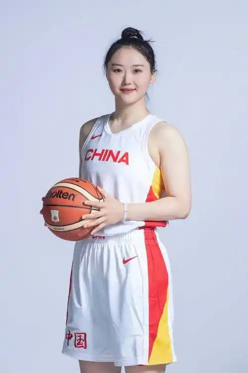 对话中国女篮运动员武桐桐_比赛_袁帅_状态
