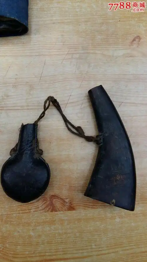 民俗牛角弹药牛角瓶一套