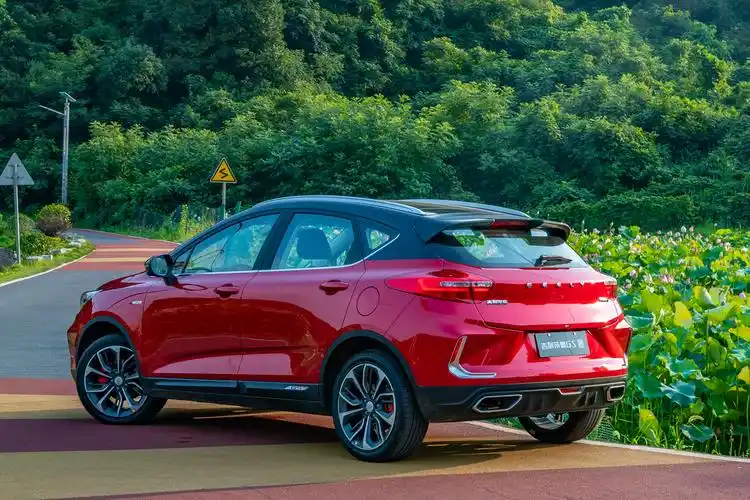 外观小改 动力总成是最大变化 实拍2019款吉利帝豪gs