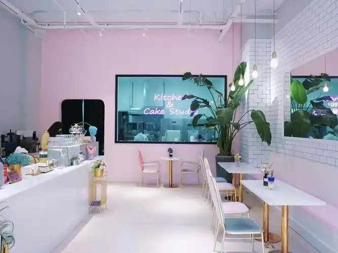 six seven就是一家装修,食物都激发着少女心的甜品店.