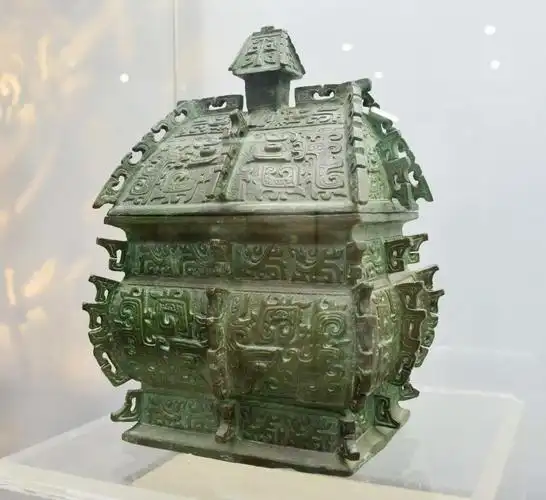 洛阳钟鼎青铜艺术博物馆赏九龙鼎观奇珍异宝