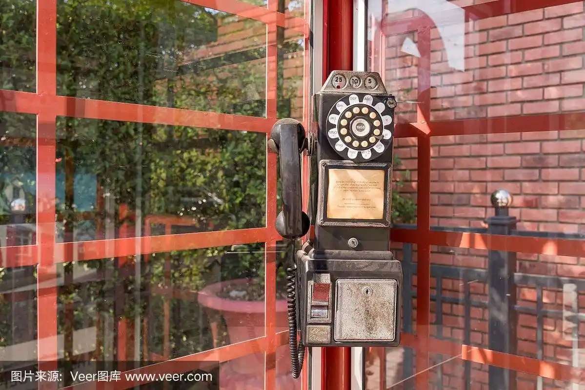 老式红色电话亭.