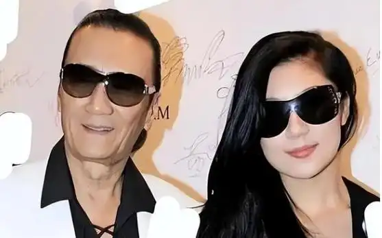 coco:12年被谢贤养,如今38岁的生活状态