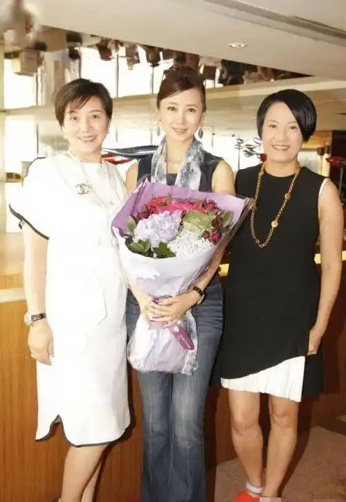 53岁刘玉婷罕曝近况,嫁入豪门17年身材丰腴,定居内地成公司总裁_生活