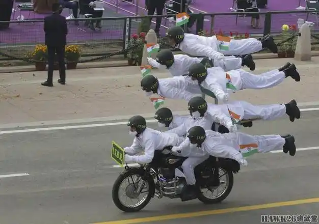一辆摩托车可以乘坐多少人印度阅兵式的花样表演创造世界纪录
