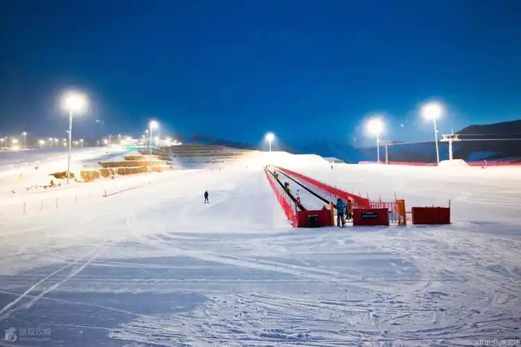 大道-西环路-清凉山滑雪场位置: 石家庄井陉矿区凤山镇清凉山滑雪票