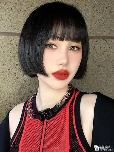 2021流行的一刀切短发