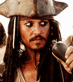 难道杰克船长开船去了趟铁岭?结果现在连不带墨镜的高清大图都这样了!