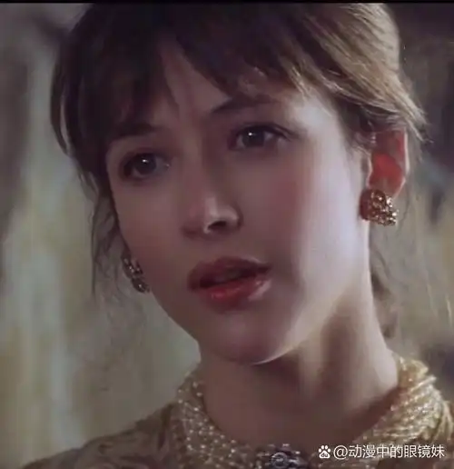 苏菲玛索头像 跪舔女神 007黑日危机 苏菲玛索演一蛇蝎美人,差点杀掉