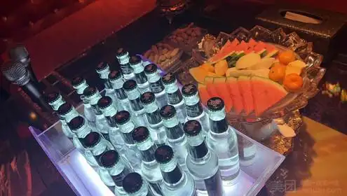 1)玛索酒吧>100km74步行街往西新市街桥西10米团购详情玛索酒吧1份