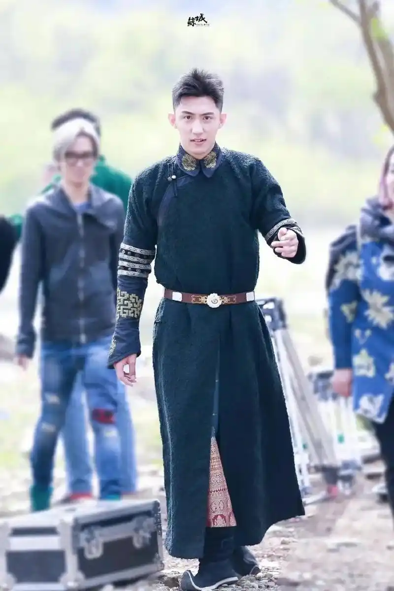 黄景瑜唯一一部古装剧,《半妖倾城》努尔哈赤的造型,古装的适配度可以