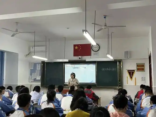 宜昌市长江中学初中部邓菊英老师,枝江市安福寺中学向维为老师,分别