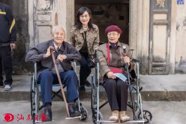 黄旭华妻子李世英简介(黄旭华妻子李世英简介资料)