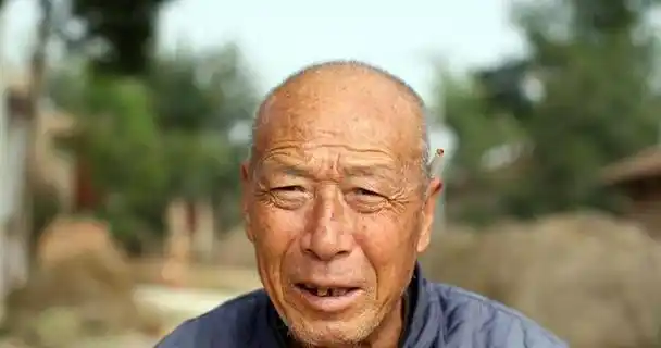 70岁老人感叹:先住儿子家后住女儿家,才知道儿女养老的不同之处