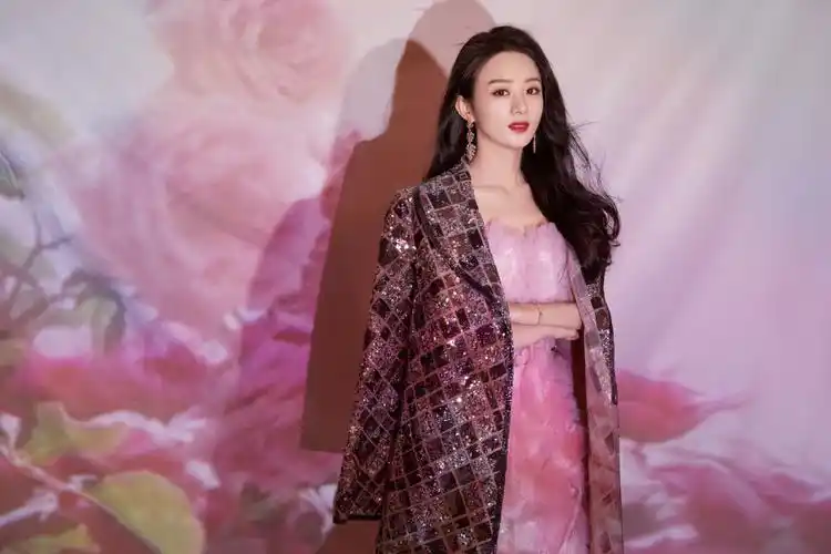 消息赵丽颖星动之夜两套造型大片公开是粉色系甜美公主更是复古优雅的