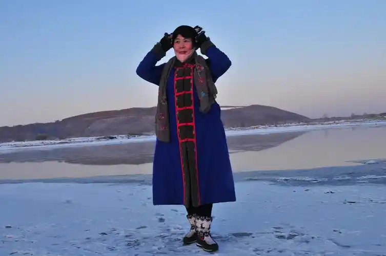 鄂伦春族美女荷花