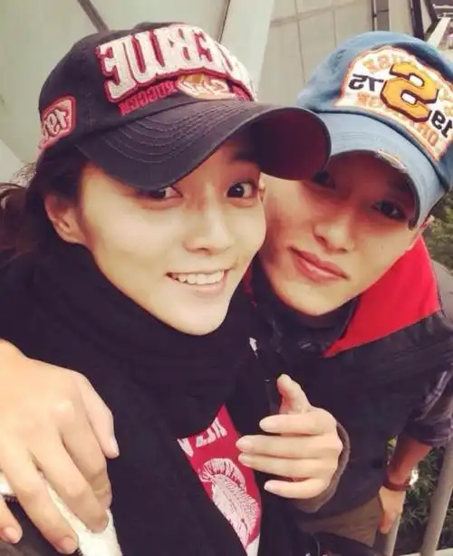 代旭因梦华录走红女朋友被扒撞脸鹿晗原来真演过双胞胎