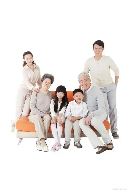 很多人想拍全家福都是为了展现家人之间温馨相处的一面,现在的家庭照
