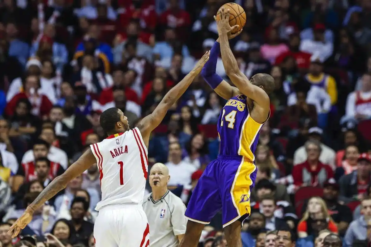 观赏性十足!科比生涯超长后仰跳投集锦_凤凰网视频_凤凰网