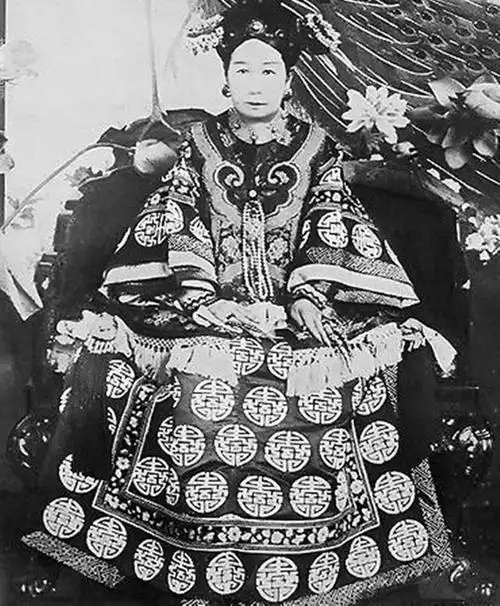 第一代:佟佳氏·佟图赖,隶满洲镶黄旗.