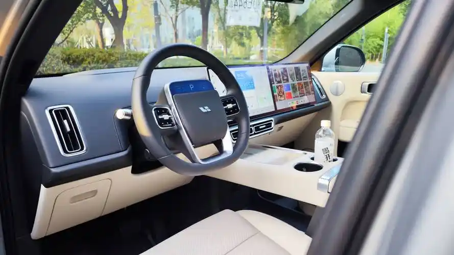 大d主观试驾理想l8_文章_新出行