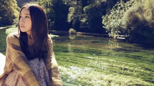 绿色护眼小清新美女养眼电脑桌面壁纸