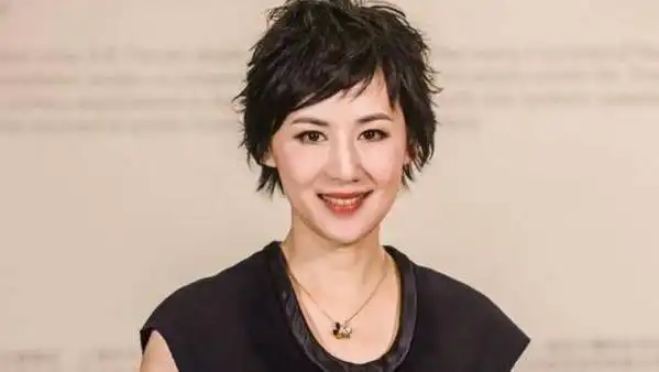 嫁入豪门的成功案例,主持人王津元嫁富豪郭广昌,生下3个孩子