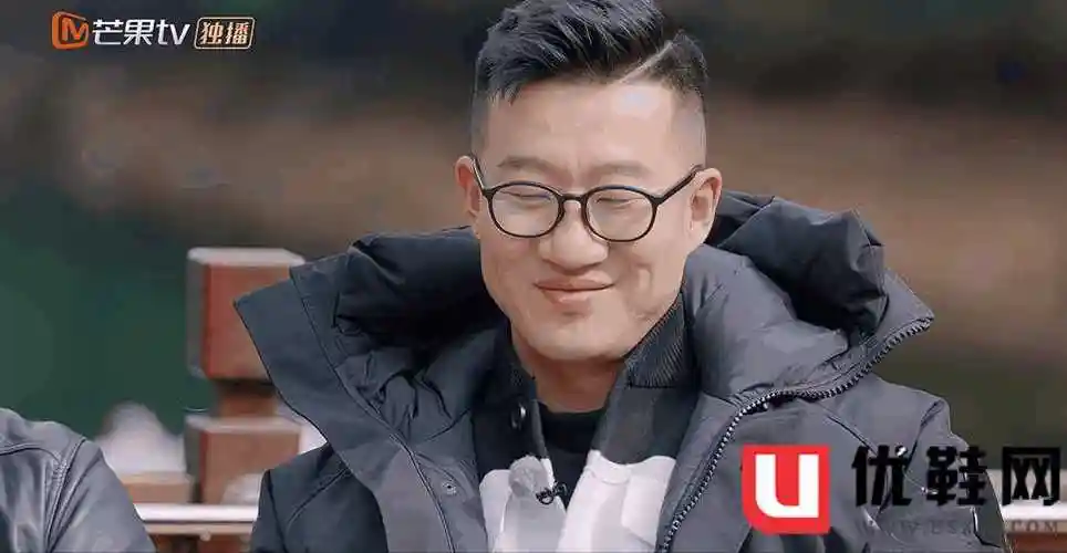 内向者的温柔和阴暗:脱口秀演员rock的一体两面-优鞋网